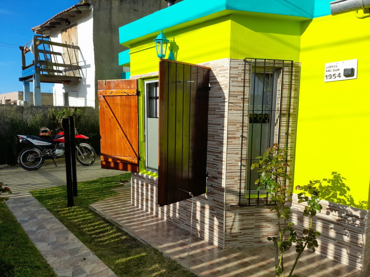 Hermoso Chalet de 4 amb. + dpto. al fondo.