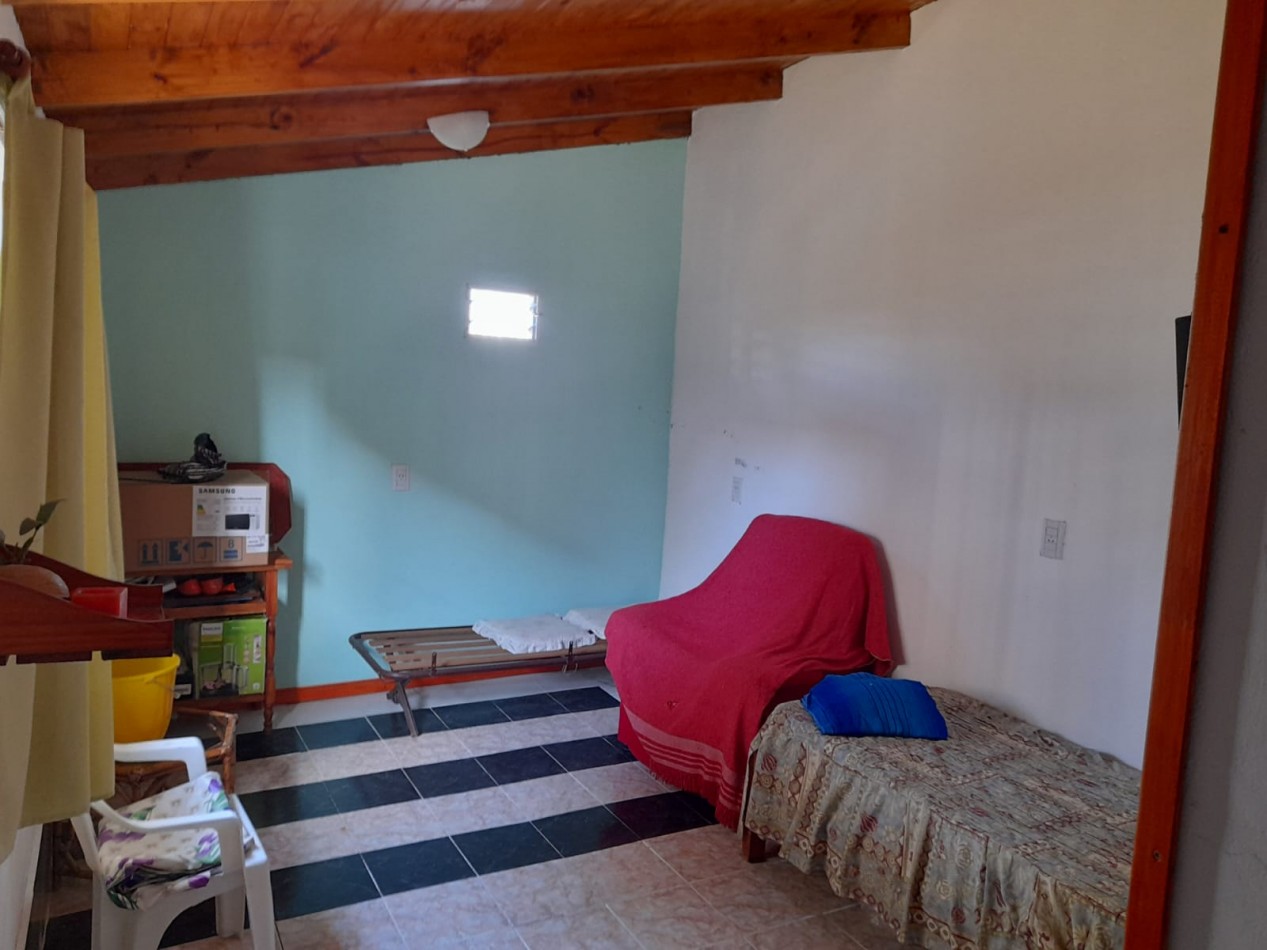 Hermoso Chalet de 4 amb. + dpto. al fondo.