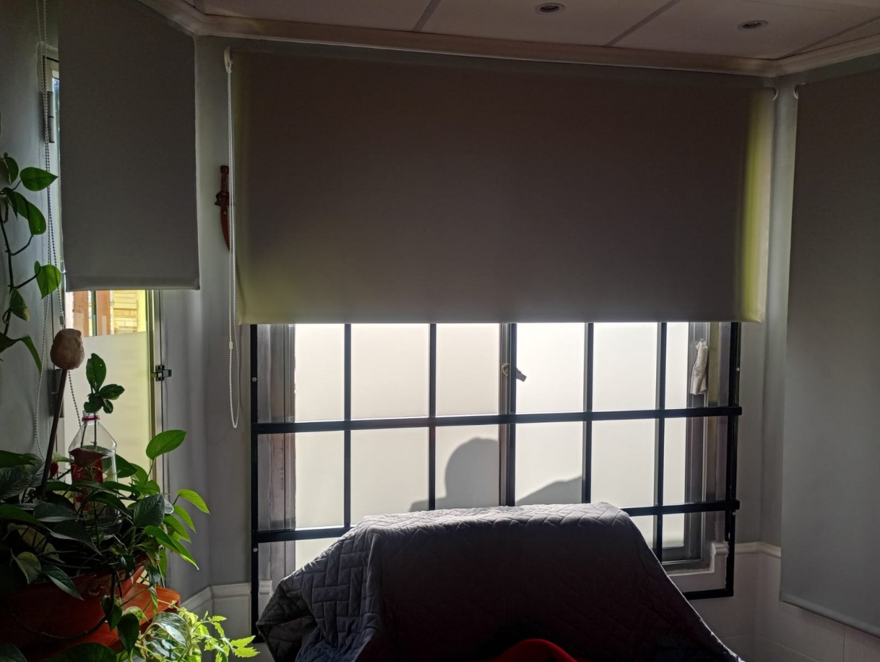 Hermoso Chalet de 4 amb. + dpto. al fondo.