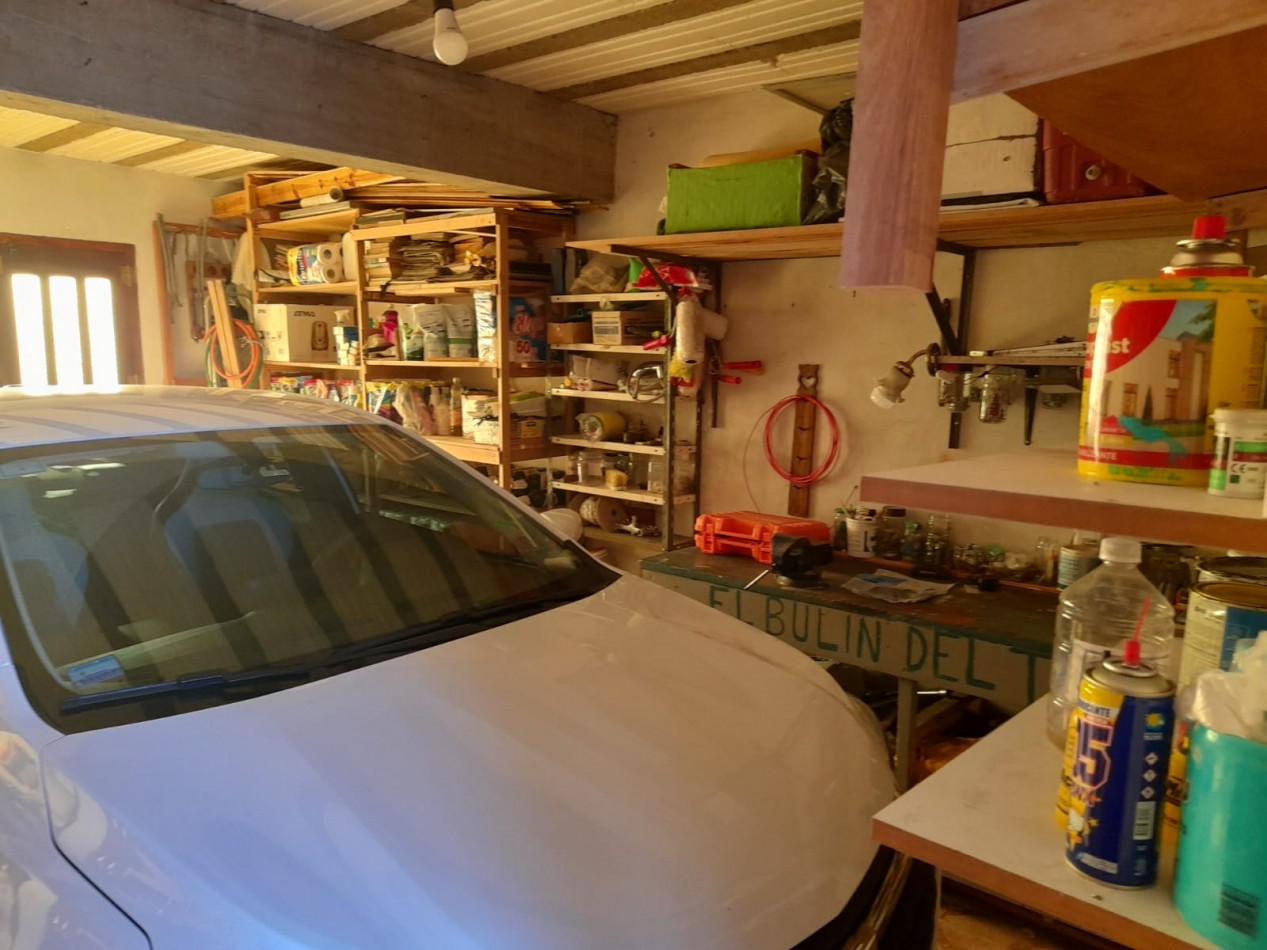 Hermoso Chalet de 4 amb. + dpto. al fondo.