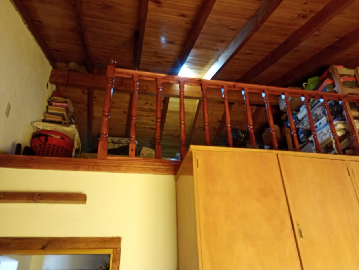 Hermoso Chalet de 4 amb. + dpto. al fondo.