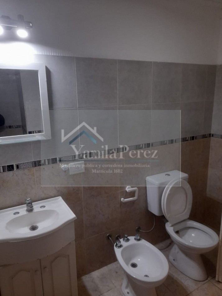 Alquiler Anual. Casa de dos ambientes con gas natural